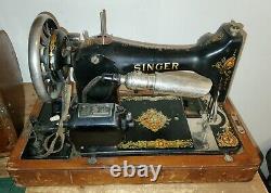 Singer Sewing Machine Model 128 G Series + Motor & Light & Case & More! 1910