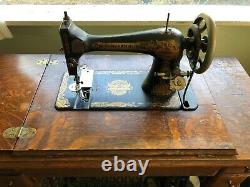 Singer Sewing Machine Model 27 Sphinx 1905 B1224717 in Cabinet Nice Condition