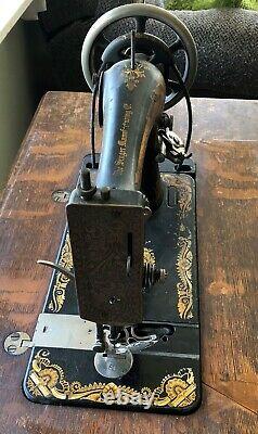 Singer Sewing Machine Model 27 Sphinx 1905 B1224717 in Cabinet Nice Condition