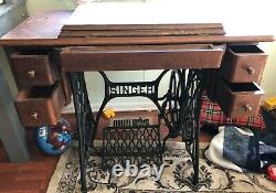 Singer Sewing Machine Model 27 Sphinx 1905 B1224717 in Cabinet Nice Condition