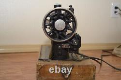 Singer Sewing Machine Model 66 made in 1916