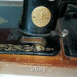 Singer Sewing Machine Model 99 Bentwood Case HAND CRANK KEY BOOK TOOLS