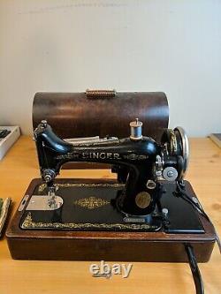 Singer Sewing Machine No. 99, Knee Control, Light, Bentwood Case withKey Instructio