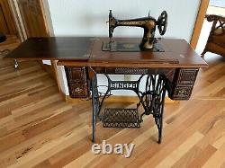 Singer Sewing Machine Sphinx with Table