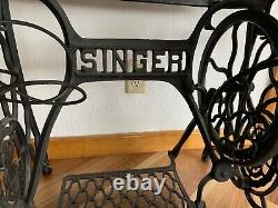 Singer Sewing Machine Sphinx with Table