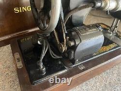 Singer Sewing Machine Vintage 1923 Model 128 Rare Red Eye Design withLid Untested