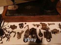 Singer Sewing Machine with bentwood top model 99-13 Runs excellent 1927