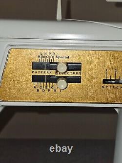 Singer Sewing Maching Golden Touch & Sew Deluxe Zig-Zag Model 620 Runs Untested