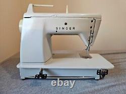 Singer Sewing Maching Golden Touch & Sew Deluxe Zig-Zag Model 620 Runs Untested