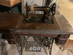Singer Treadle Sewing Machine. Local pick up only