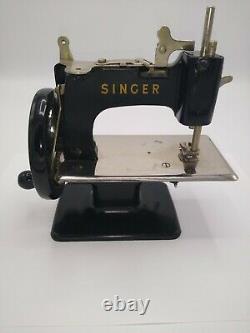 Singer Vintage Model 20 Childs Sewing Machine Hand Crank Antique Repair Parts