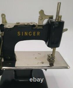 Singer Vintage Model 20 Childs Sewing Machine Hand Crank Antique Repair Parts