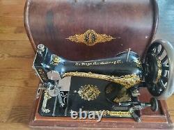 Singer Vintage Sewing Machine w. Gear Beautiful Wood Case C. 1913 Featherweight