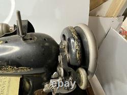 Singer Y Series 1922 Vintage Sewing Machine with Lid & Manual Serial Y702763