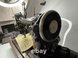 Singer Y Series 1922 Vintage Sewing Machine with Lid & Manual Serial Y702763