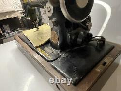 Singer Y Series 1922 Vintage Sewing Machine with Lid & Manual Serial Y702763