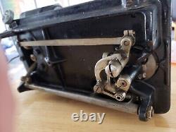 Singer sewing Machine (fully functional) 1936