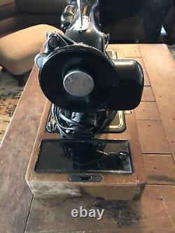 Singer sewing machine 201-2 Amazing condition Antique