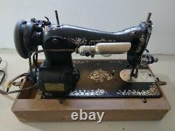 Singer sewing machine Model 115 Manufactured 1919 black and Silver Read
