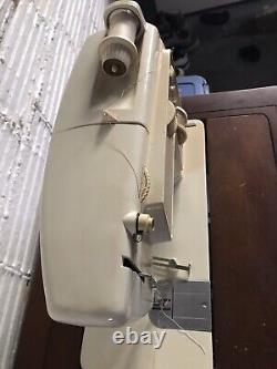 Singer sewing machine Model 758 Antique