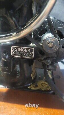 Singer sewing machine Vintage 1918 Working Condition With Case Bullet Shuttle