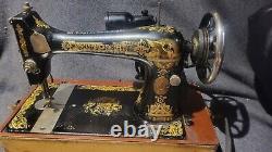 Singer sewing machine Vintage 1918 Working Condition With Case Bullet Shuttle