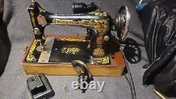 Singer sewing machine Vintage 1918 Working Condition With Case Bullet Shuttle