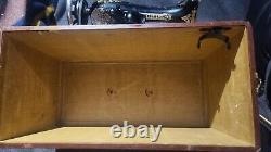 Singer sewing machine Vintage 1918 Working Condition With Case Bullet Shuttle