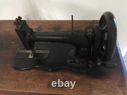 Singer vintage antique sewing machine in table cabinet