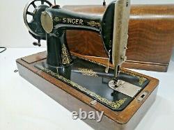Stunning Antique Old Vintage Hand Crank Singer 66 sewing machine Model 66