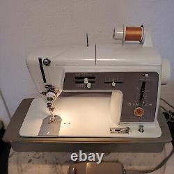 TESTED SINGER TOUCH SEW ZIG ZAG 600 Sewing Machine Accessories &Case WORKS GREAT