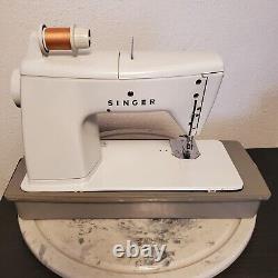 TESTED SINGER TOUCH SEW ZIG ZAG 600 Sewing Machine Accessories &Case WORKS GREAT