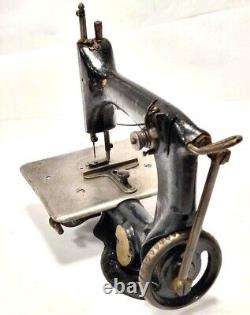 TOP antique & rare domestic sewing machine SINGER 24/26 circa 1919