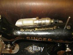 The Singer Manufacturing Co Antique SINGER Sewing Machine