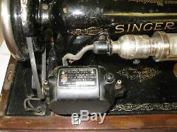 The Singer Manufacturing Co Antique SINGER Sewing Machine