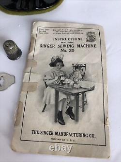 VERY CLEAN Singer Sewing machine No. 20 Childs size with instruction manual