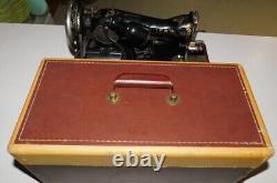 VINTAGE 1910 Antique SINGER Sewing Machine with Light, Foot Pedal & Case Cabinet