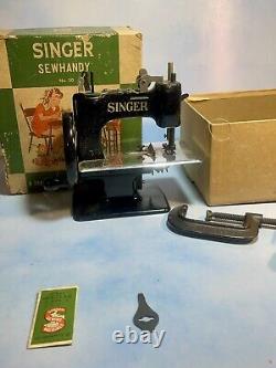 VINTAGE 1926 Singer Childs Sewing Machine MODEL 20 Original Box Clamp & Needles