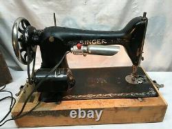 VINTAGE ANTIQUE 1900s SINGER CAST IRON Sewing Machine With case Foot Pedal
