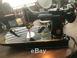 VINTAGE Singer Portable Electric Sewing Machine Antique Featherweight 221-1
