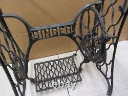 VTG ANTIQUE 1920s SINGER TREADLE SEWING MACHINE CAST IRON TABLE BASE LEGS