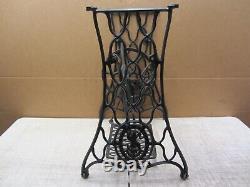 VTG ANTIQUE 1920s SINGER TREADLE SEWING MACHINE CAST IRON TABLE BASE LEGS