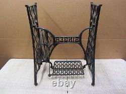 VTG ANTIQUE 1920s SINGER TREADLE SEWING MACHINE CAST IRON TABLE BASE LEGS