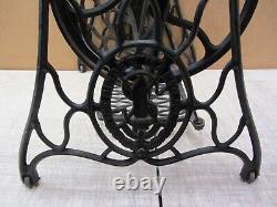 VTG ANTIQUE 1920s SINGER TREADLE SEWING MACHINE CAST IRON TABLE BASE LEGS