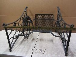 VTG ANTIQUE 1920s SINGER TREADLE SEWING MACHINE CAST IRON TABLE BASE LEGS