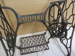 VTG ANTIQUE PRE 1920s SINGER TREADLE SEWING MACHINE CAST IRON TABLE BASE LEGS