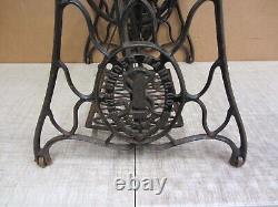 VTG ANTIQUE PRE 1920s SINGER TREADLE SEWING MACHINE CAST IRON TABLE BASE LEGS