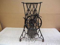 VTG ANTIQUE PRE 1920s SINGER TREADLE SEWING MACHINE CAST IRON TABLE BASE LEGS