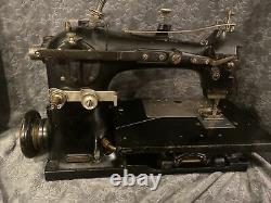 VTG ANTIQUE Singer 152-11 Sewing Machine