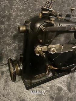 VTG ANTIQUE Singer 152-11 Sewing Machine